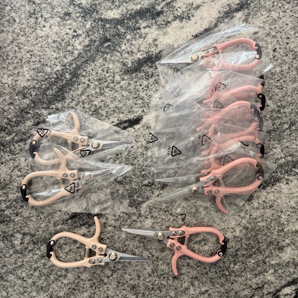 9 Pink + 3 Ivory Pruning Shears
